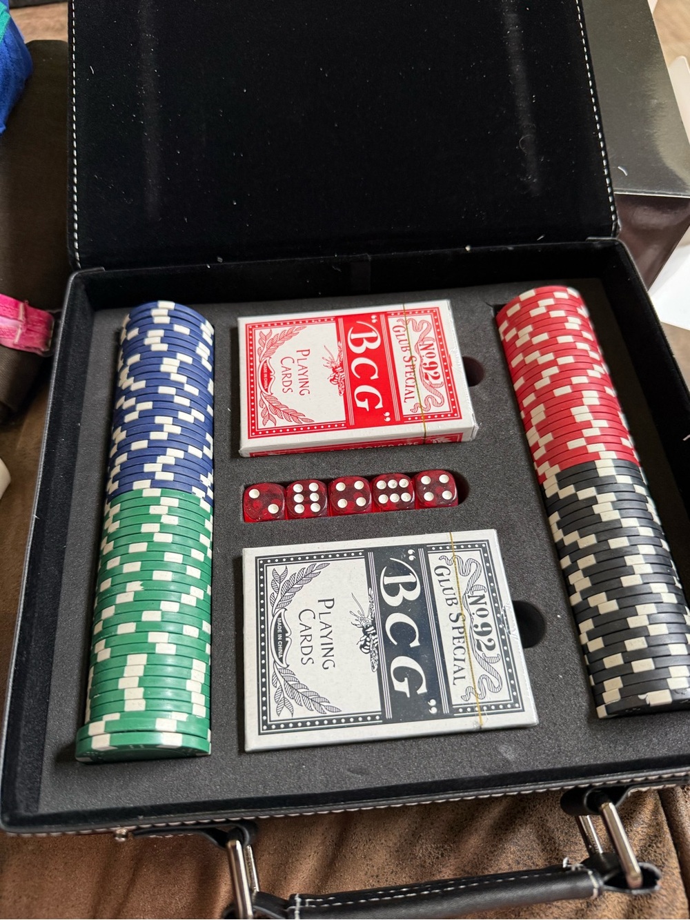 Poker Chip Set with Red, Blue, Green, Black Chips NEW in case